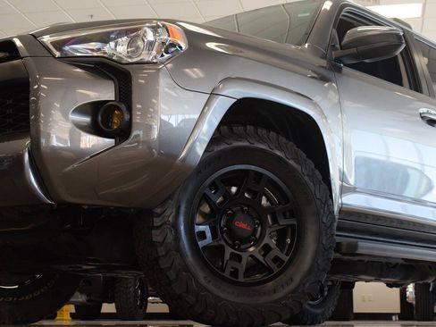 Used 2019 Toyota 4Runner SR5 AWD/4WD image 11