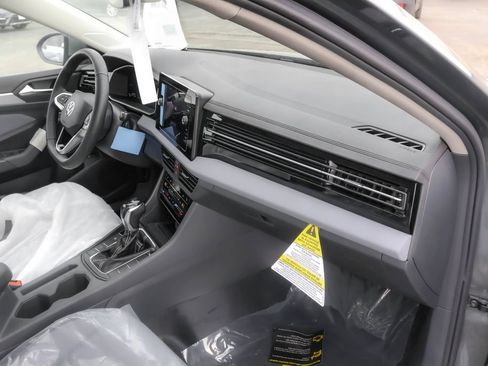 New 2026 Volkswagen Jetta SE FWD image 38