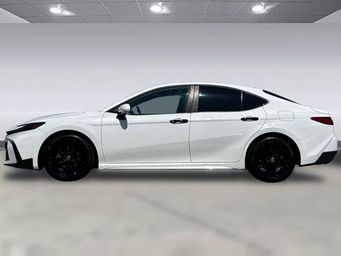 Used 2025 Toyota Camry SE FWD image 2