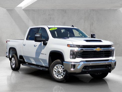 Used 2025 Chevrolet Silverado 2500 LT w/ Safety Package AWD/4WD image 1