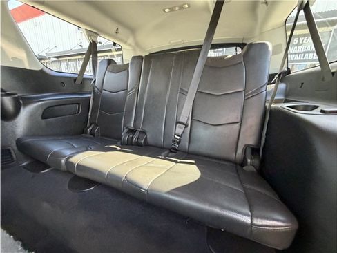 Used 2018 Cadillac Escalade ESV Luxury RWD image 25