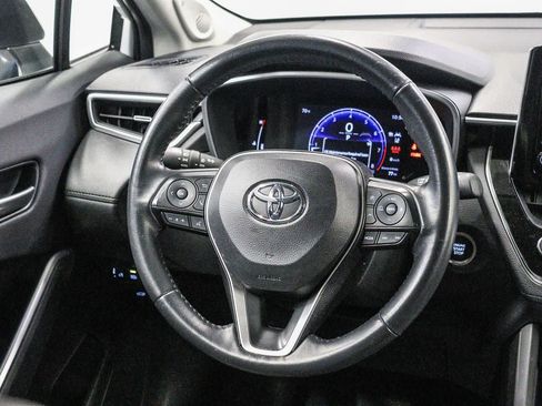 Used 2023 Toyota Corolla Cross XLE w/ Convenience Package FWD image 18
