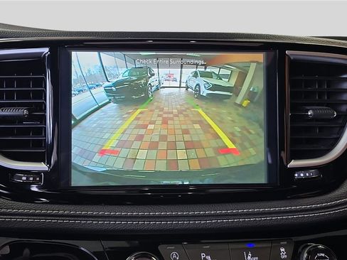 Used 2026 Chrysler Pacifica Limited image 19