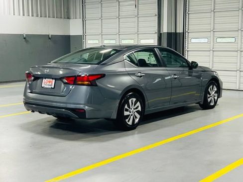 Used 2025 Nissan Altima 2.5 S FWD image 17