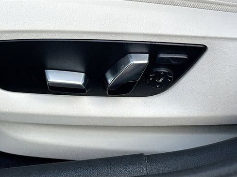 Used 2023 BMW 530i w/ Premium Package RWD image 25
