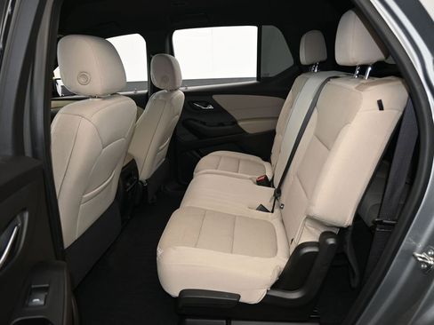 Used 2023 Chevrolet Traverse LS image 31