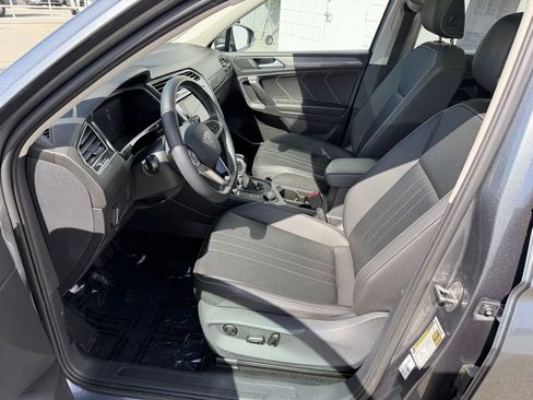 Used 2023 Volkswagen Tiguan SE w/ Panoramic Sunroof Package AWD/4WD image 16