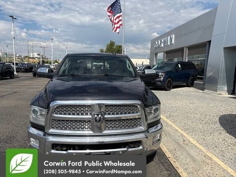 Used 2018 RAM 2500 Laramie w/ Convenience Group AWD/4WD image 2