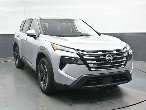 Used 2025 Nissan Rogue SV AWD/4WD image 4