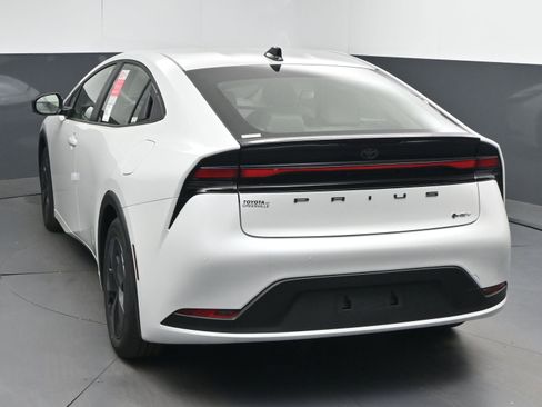 New 2026 Toyota Prius LE image 7