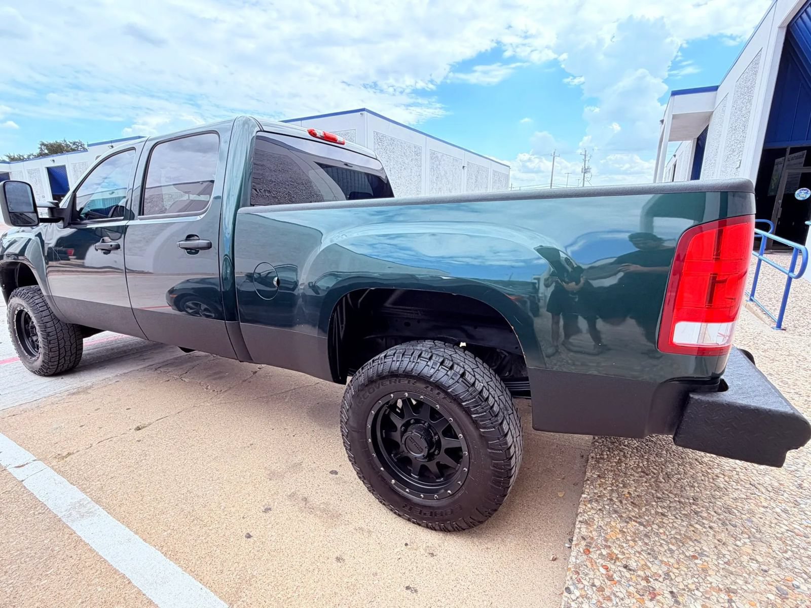 Used 2012 GMC Sierra 2500 SLE w/ SLE Preferred Package AWD/4WD image 2