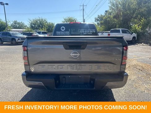 Used 2024 Nissan Frontier SV RWD image 3