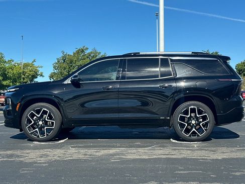Used 2025 Chevrolet Traverse High Country w/ LPO, Floor Liner Package AWD/4WD image 7