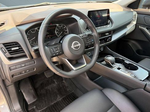 Used 2023 Nissan Rogue SV w/ SV Premium B Package FWD image 4