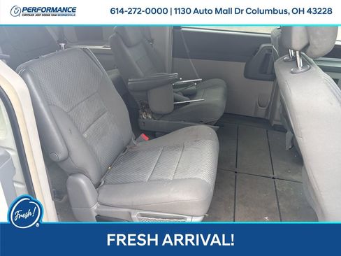 Used 2010 Chrysler Town & Country Touring FWD image 15