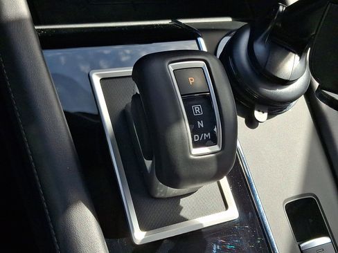 Used 2024 Mitsubishi Outlander SE image 16