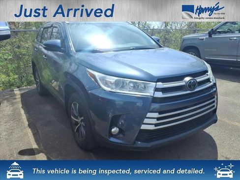 Used 2019 Toyota Highlander XLE image 3