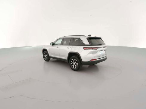 New 2025 Jeep Grand Cherokee Limited image 8