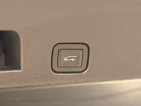 Used 2025 Chevrolet Traverse LT AWD/4WD image 13