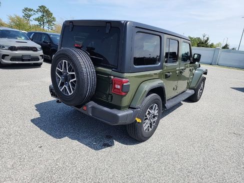 Used 2024 Jeep Wrangler Sahara image 6