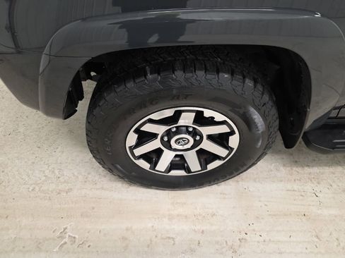 Used 2024 Toyota 4Runner TRD Off-Road image 2