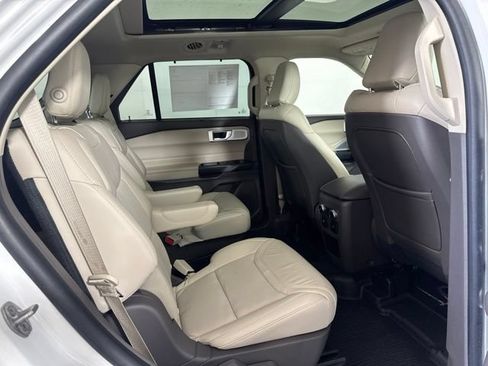 Certified 2020 Ford Explorer Platinum w/ Premium Technology Package AWD/4WD image 5