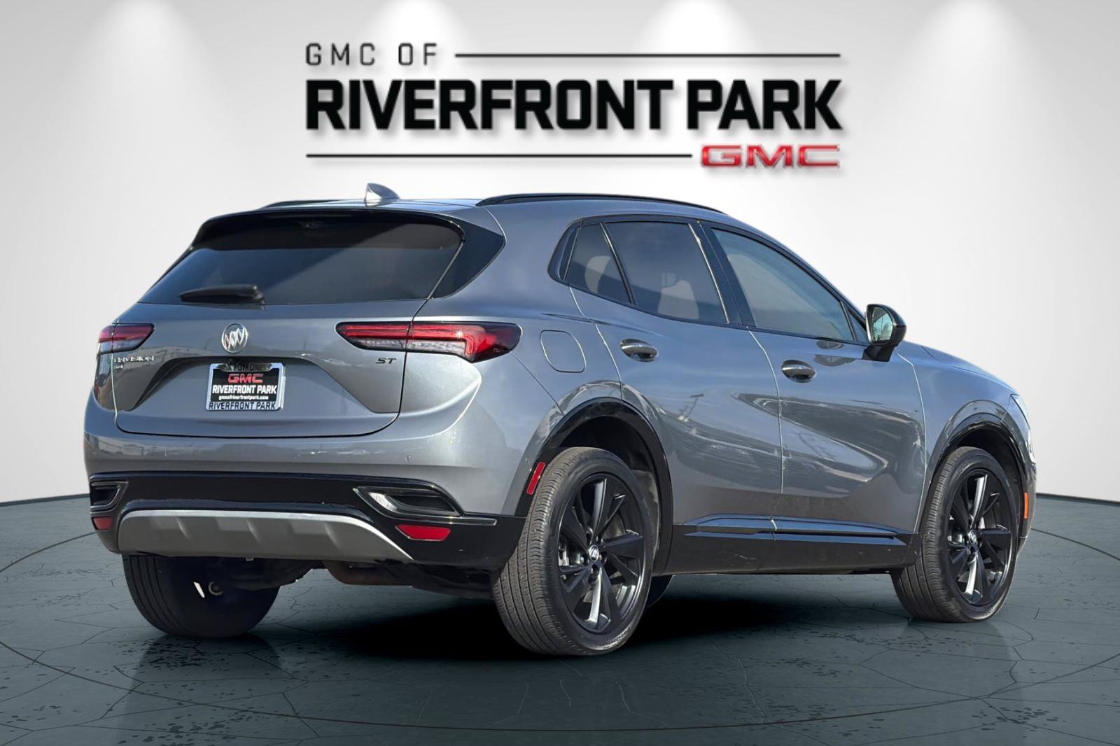Used 2022 Buick Envision Essence w/ Technology Package II AWD/4WD image 3