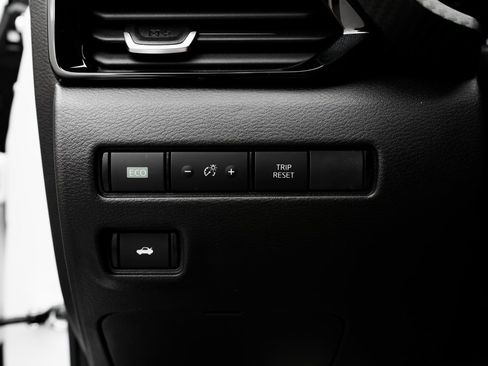 New 2025 Nissan Sentra SV w/ SV Premium Package image 18