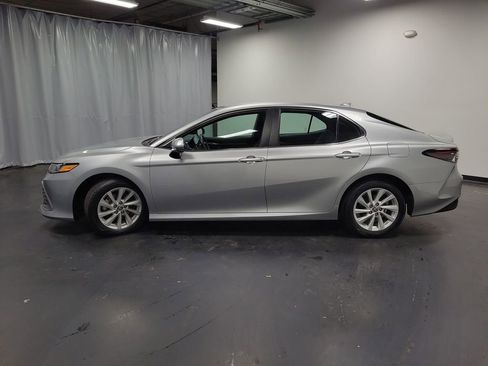Used 2023 Toyota Camry LE image 5