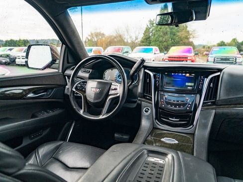 Used 2017 Cadillac Escalade ESV Platinum image 23