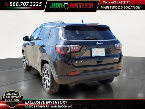 Used 2024 Jeep Compass Latitude AWD/4WD image 2