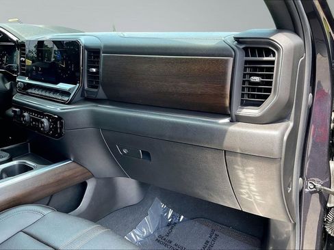 Used 2024 Chevrolet Silverado 1500 High Country w/ Technology Package AWD/4WD image 17