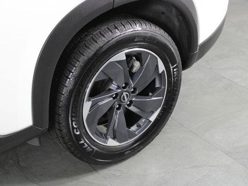 Certified 2024 Nissan Rogue SV FWD image 13