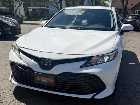 Used 2019 Toyota Camry LE FWD image 6