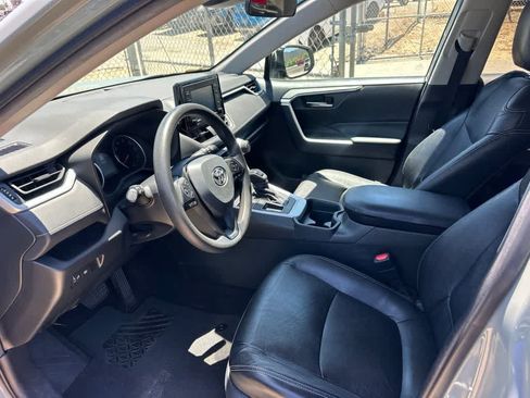 Used 2021 Toyota RAV4 XLE w/ Carpet Mat Package (TMS) FWD image 6
