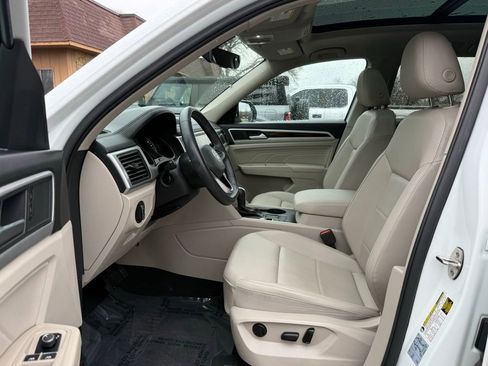 Used 2021 Volkswagen Atlas SE w/ Panoramic Sunroof Package FWD image 11