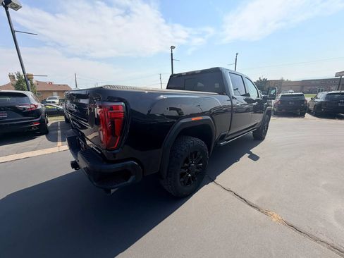 Used 2022 GMC Sierra 2500 Denali w/ Denali Black Diamond Edition AWD/4WD image 4