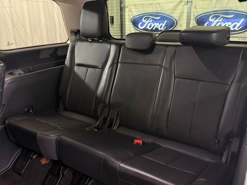 Used 2022 Ford Expedition XLT AWD/4WD image 18