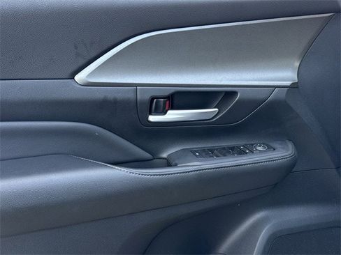 Used 2025 Toyota Grand Highlander AWD image 24