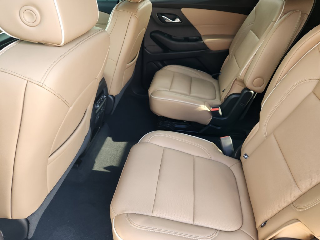 Used 2023 Chevrolet Traverse Premier FWD image 31