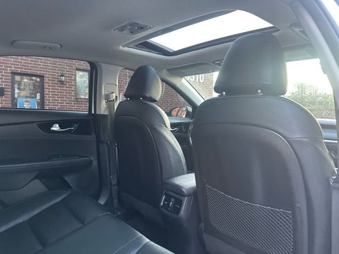 Used 2021 Kia Forte EX image 21