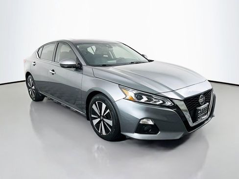 Used 2022 Nissan Altima 2.5 SL image 1
