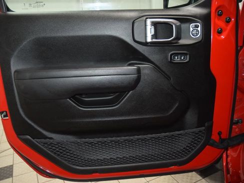 Used 2024 Jeep Wrangler Unlimited w/ Convenience Group AWD/4WD image 45
