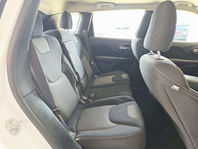 Used 2017 Jeep Cherokee Sport AWD/4WD image 14