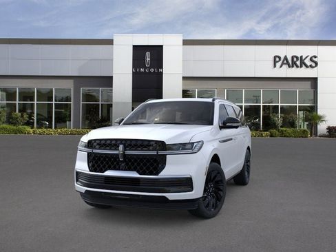 New 2026 Lincoln Navigator Reserve AWD/4WD image 2