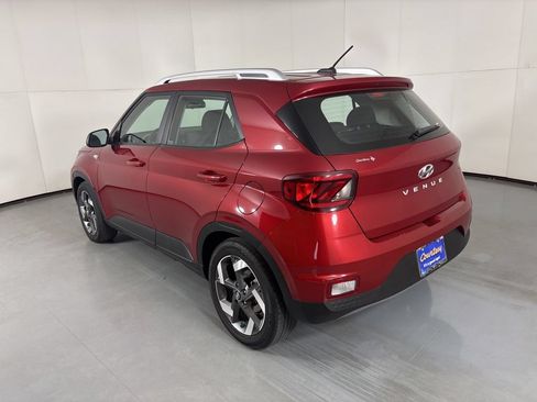 Used 2025 Hyundai Venue SEL FWD image 6