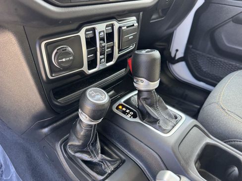 Certified 2025 Jeep Wrangler Unlimited Sahara AWD/4WD image 23