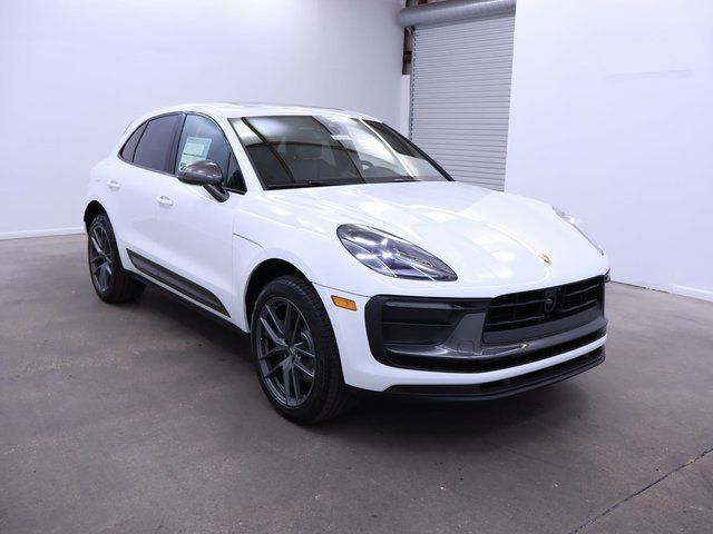 Certified 2025 Porsche Macan Turbo AWD/4WD image 7
