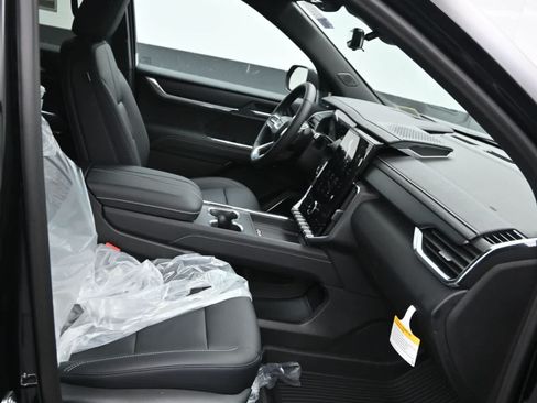 New 2026 GMC Acadia Elevation w/ Black Edition FWD image 11