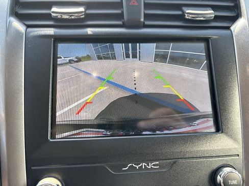 Used 2020 Ford Fusion SE FWD image 13